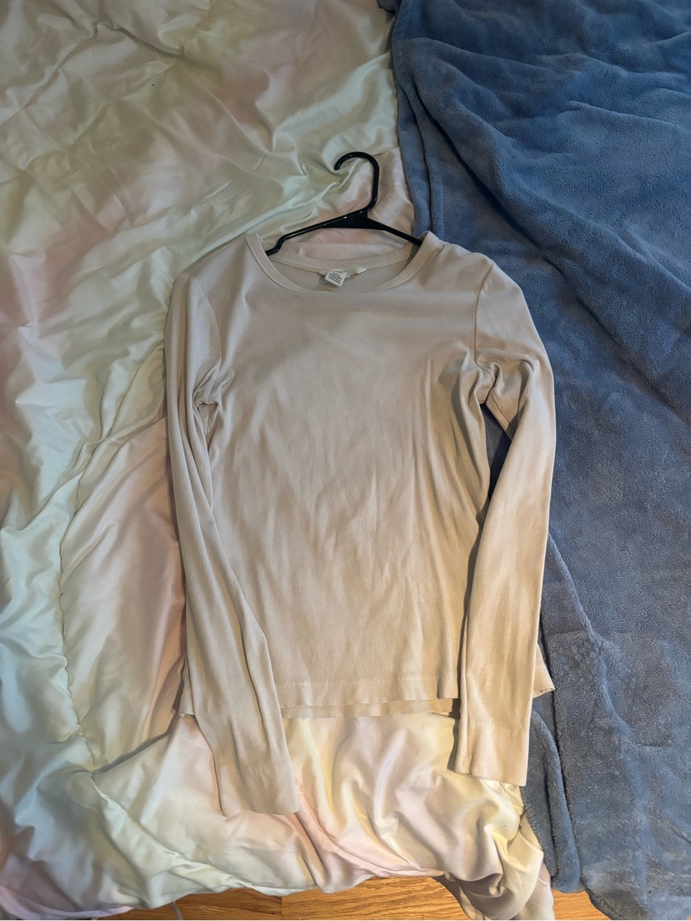 white Long Sleeve Crewneck Top